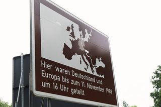 Tafel mit Hinweis auf die Grenzöffnung am 11.11.1989 an der DDR Grenze im Eckertal zwischen Stapelburg und Bad Harzburg