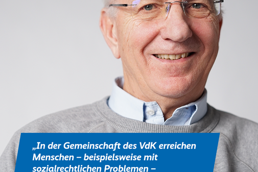 Jörg Bade, Niedersachsen-Bremen Das Plakatmotiv zeigt am oberen Rand das Logo der Aktion "Alles geht zusammen" und das VdK-Logo, darunter ein großes Portraitfoto von Jörg Bade und das Zitat „In der Gemeinschaft des VdK erreichen Menschen – beispielsweise mit sozialrechtlichen Problemen – viel mehr als individuell.“