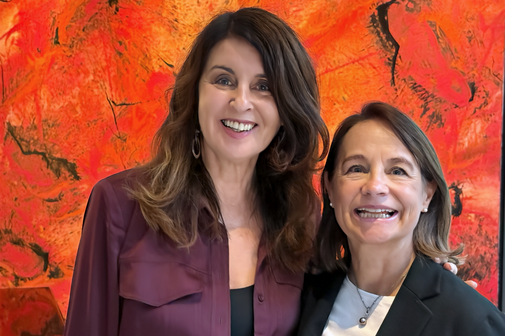 Brigitte Huber und Anne-Bärbel Köhle Brigitte Huber und Anne-Bärbel Köhle nebeneinander, beide lachen in die Kamera