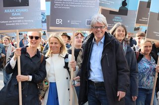 Auf dem Foto sieht man BR-Moderatorin Caro Matzko (von links) mit VdK-Präsidentin Verena Bentele und VdK-Landesgeschäftsführer Michael Pausder.