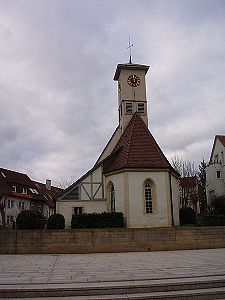Außenansicht der Ulrichskirche in Altbach