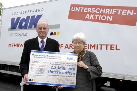 VdK sammelt 2,3 Millionen Unterschriften und übergibt sie im Kanzleramt