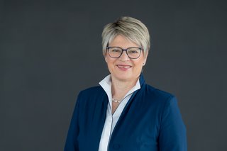 Das Portraitfoto zeigt Gundula Roßbach, Präsidentin Deutsche Rentenversicherung Bund