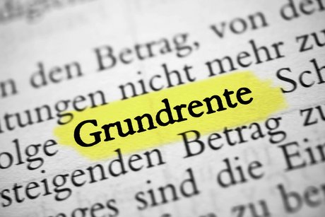 Ein Dokument, in dem das Wort "Grundrente" gelb markiert ist.