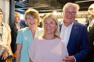 VdK-Präsidentin Verena Bentele und Bundespräsident Frank-Walter Steinmeier bei einem Empfang anlässlich der Paralympics 2024 in Paris