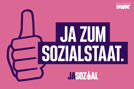 Motiv der VdK-Aktion Jasozial: Grafik in rosa und lila. Zu sehen ist eine Hand, die das "Daumen hoch"-Zeichen macht, und der Schriftzug "Ja zum Sozialstaat"